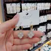 Pendientes de Flor de Trébol de Cuatro Hojas Blanco y Negro Moda Francesa para Mujer Pendientes Versátiles Pendientes Geométricos con Cierre de Plata 925 para Mujer
