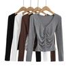2023 outono e inverno Nova europeia e americana hot girl plissada camisa de manga comprida camiseta feminina sexy deep V-neck apertado emagrecendo camiseta interna