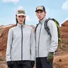 Chaqueta cortavientos e impermeable con forro de forro polar hecha a medida, con cuello alto, que presenta logotipos impresos, adecuada para ropa de trabajo al aire libre y uniformes corporativos para primavera y otoño