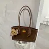 Bolsa Tote de Grande Capacidade com Temperamento Retrô Estilo Coreano Nova Bolsa de Ombro Casual para o Dia a Dia Moda Feminina Estampa de Leopardo Bolsa de Compras