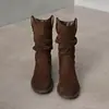 Botas Curtas Retro Bico Fino Femininas Verão 2026 Novas Botas Marrons Merade Estilo Deserto Botas Meia Suede Botas Western