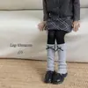 Calcetines para niños 2026 nuevo estilo de otoño con adornos colgantes, bordes rizados y detalles de lazo, blancos, lindos, para niñas, calcetines tobilleros