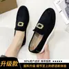 Mocasines de plataforma de gamuza talla grande, nueva colección primavera/otoño 2026, con diseño de cadena metálica, estilo retro y silueta poco profunda sin cordones