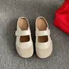 Populares pantuflas planas cerradas antideslizantes de plata estilo retro para mujer, para uso exterior en verano, nuevo modelo 2026, adecuadas para combinar con faldas, chanclas estilo Birkenstock
