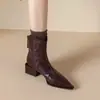 Botines estilo western retro plisados con punta fina y tacón grueso, botines cortos de moda, nuevas botas marrones de tacón cuadrado para otoño e invierno 2024