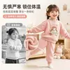 Coleção nova de 2026: roupa doce e estilosa de outono/inverno para meninas, apresentando uma blusa de moletom com forro de fleece e um conjunto de duas peças moderno para um look casual