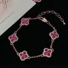 Exquisito Pulsera de Flor de Cuatro Hojas Rosa con Circonitas Micro-Pavimentadas para Mujer, Gama Alta, Lujo Ligero, Versátil, Clásica y de Moda