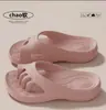 Sandálias de praia femininas antiderrapantes para atividades ao ar livre com separação de dedos, suporte para o arco do pé e correção do dedão, cor sólida