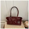Bolso de hombro retro de cuero encerado al aceite para mujer, gran capacidad, nuevo otoño/invierno 2025, casual, color sólido, plisado, para ir al trabajo