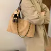 Bolso Vintage de Axila 2025 Nuevo Bolso de Hombro Acolchado de Cadena Versátil para Viajero Bolso Cruzado