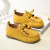 Sapatos de Couro Estilo Birkenstock para Meninas, Sapatos Retro de Gorro, Novo Estilo Outono 2025, Mocassins Slip-On com Solado Plano para Crianças de Tamanho Médio e Grande