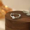 Anillo de Flor de Plata S999 Estilo Ins Temperamento Dulce Fresco Ajustable Estilo Mori Elegante Mano