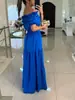 Vestido Maxi de Playa Europeo Verano 2026 de un Hombro con Mangas Abullonadas, Volantes, Cintura Elástica, Capas y Dobladillo Ancho