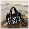 Bolso de Lona para Mujer Otoño/Invierno 2025 Modelo Nuevo con Estampado de Letras en Contraste de Color y Correa de Hombro Colorida, Casual para Hombro, de Mano y Cruzado