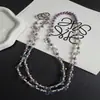 Cadena para teléfono larga de perlas en forma de gota, a la moda y versátil, con un diseño de nicho, que ofrece una sensación de alta gama y elegancia para el uso diario y como accesorio para bolso.