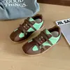 Zapatillas de entrenamiento alemanas de dos tonos para mujer, nuevo estilo primavera y otoño 2026, zapatillas casuales planas, a la moda y versátiles, zapatos Forrest Gump