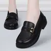 Zapatos de cuero cómodos para mujer con suela blanda, nuevos de otoño 2026, mocasines versátiles de estilo retro británico con tacón grueso, zapatos de vestir elegantes