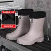 Zapatos de Agua Nuevos Botas de Lluvia para Hombre Caña Media Moda Adulto Estilo Coreano Estudiante Botas de Agua Antideslizantes Resistentes al Desgaste Botas de Lluvia Caña Alta Exportación
