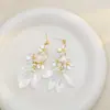 Aretes de Flor Blanca Francesa para Mujer, Aretes de Pétalos de Perla de Imitación de Alta Gama, Aretes Accesorios para Vestido de Novia