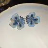 Aretes Flor de Cristal Azul Aguja de Plata, Aretes Dulces Estilo Vacaciones en la Costa, Aretes Simples y Versátiles con un Diseño Único