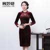 Vestido de veludo dourado novo para outono de 2023, tamanho grande, para mulheres de meia-idade e idosas, vestido de casamento para sogra
