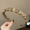 Diadema fina plisada de satén de seda para mujer, diadema de corona alta, para uso diario, con dientes, antideslizante, accesorio para la cabeza para lavarse la cara