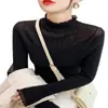 Camiseta base suave y delicada para mujer, estilo francés con cuello medio alto y ribete de encaje, top de punto fino con elegante diseño de malla hueca, OEM