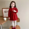 Vestido de Lana Rojo Bordado con Flores Pequeñas Estilo Coreano para Niñas Otoño/Invierno 2026 Nuevo Vestido de Punto para Niña Pequeña