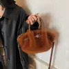 Bolso de felpa de otoño e invierno para mujer, nuevo y elegante bolso tote esponjoso 2026, bolso cruzado versátil para el día a día