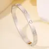 Pulseira de Aço Titânio, Moda Transfronteiriça Coração de Amor Par Aberto Pulseira para Mulheres, Nicho Luxo Leve High-End Pulseira de Coração