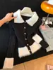 Treze Linhas~2025 Novo Outono e Inverno Tricô Elegante de Gola Lapela Manga Longa Feminino Cardigã Curto de Botão Único