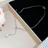 Colar com Pingente de Cacho de Flores de Pérola, Corrente de Clavícula com Design Exclusivo, Simples e Fashion, Acessório Luxuoso e Versátil para Roupas de Noite
