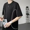 2025 Nueva Camiseta de Manga Corta de Verano Estilo Casual Americano Diseño Incrustado Mangas de Tres Cuartos Versátil Cuello Pequeño de Media Manga para Hombre