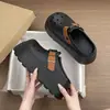 Nuevas sandalias de verano para mujer, para exteriores, de playa, con suela gruesa de EVA, antideslizantes, resistentes al olor, chanclas de pareja para mujer