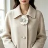 Gemelos de esmalte blanco y negro con forma de camelia, diamantes y perlas, accesorios para puño de camisa francés sin coser para vestido formal y traje