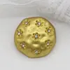 Botões de Strass Florais Redondos Irregulares para Atacado Botões Metálicos para Tops Femininos Jaquetas de Terno Suéteres Botões Decorativos