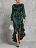 2026 Novo Vestido Formal Longo Azul Marinho de Cetim Estilo Europeu e Americano Feminino Cintura Marcada Mangas Bufantes Babados Assimétricos