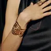 Pulsera Espiral Estilo Europeo y Americano, Diseño Simple y Elegante, Pulsera de Moda con un Toque de Lujo Ligero, Accesorio Audaz y Versátil