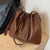 Bolsa popular deste ano feminina de grande capacidade 2023 nova moda versátil bolsa de ombro transversal bolsa de balde plissada texturizada