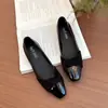 Sapatos de Salto Grosso com Laço Delicado Francês Feminino 2026 Novo Patchwork para o Trabalho Estilo Socialite de Temperamento Solado Macio Sapatos Pequenos de Couro