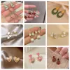 Pendientes de Clip Retro Estilo Hong Kong Color Borgoña para Orejas sin Perforar, Pendientes de Perla Femeninos y de Alta Gama para Viajes, Pendientes de Moda