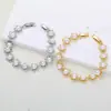 Elegante pulsera de cobre puro con flores y pétalos de perla para mujer, diseño de nicho de alta gama para verano con detalles de perlas redondas