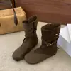 Botines de gamuza estilo retro con hebillas cruzadas, diseñados para otoño e invierno, con una silueta relajada de ajuste ancho, punta redonda estilo Western y un efecto adelgazante.