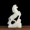 Estatueta de Carneiro de Jade Branco Natural Decoração de Casa Doze Animais do Zodíaco Ovelha Escultura em Jade Artesanato Ornamento para Mesa de Escritório Presente