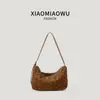 Bolsa de Mão Tecida Casual Retrô Feminina para o Trabalho Novo Estilo Tendência Moda Camurça Ombro Único Sob o Braço Bolsa Design de Nicho