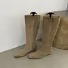 Primeiro Encontro Jifa Estilo Casual Francês Camurça Interior Aumento de Altura Botas Longas Femininas Outono Inverno Novas Elegantes Versáteis Temperamento Emagrecimento Botas Longas