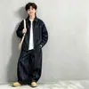 Conjunto Jeans Outono para Meninos 2026 Novo Estilo Legal e Estiloso Jaqueta para Crianças de Tamanho Médio e Grande Conjunto de Duas Peças para Primavera e Outono para Exportação