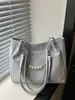 Bolsas Femininas Atacado Primavera 2026 Novo Versátil Estilo Executivo Corrente de Pérola Texturizada Grande Capacidade Casual Bolsa de Ombro Tote