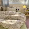 Conjunto de Roupa de Cama Simples e Estiloso Estilo Ins com Bolinhas Pequenas, Macio e Amigo da Pele, Conjunto de Quatro Peças, Capa de Edredom Feminina, Conjunto de Três Peças para Estudantes, Lençol de Cama 1,5m