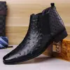 Nuevos zapatos casuales de cuero pequeños para hombre, diseño de avestruz, versátiles, ligeros, cómodos, sin cordones, punta cuadrada